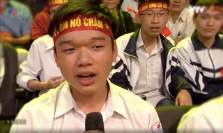 Dương Tuấn Dũng (lớp 11A1, Trường THPT Ứng Hoà A, Hà Nội) "đánh bại" 4 nhà leo núi trong câu hỏi vượt chướng ngại vất