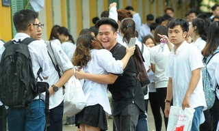 Kết thúc thi ngoại ngữ: Ngập tràn nụ cười trường thi