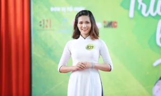 Nữ sinh Đà Nẵng khoe sắc, 'trường tôi là số 1'