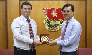 Uỷ viên dự khuyết T.Ư Đảng, Bí thư thứ nhất T.Ư Đoàn Lê Quốc Phong tiếp Đại sứ đặc mệnh toàn quyền Israel tại Việt Nam Nadav Eshca