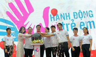 Đại diễn lãnh đạo Đoàn TNCS Hồ Chí Minh, Hội đồng Đội Trung ương, Bộ Giáo dục và Đào tạo, Bộ Lao động Thương binh và Xã hội, cùng thanh thiếu niên thực hiện nghi lễ phát động