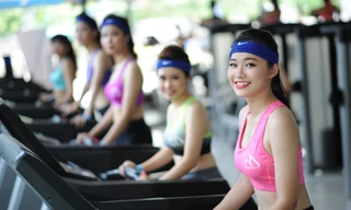 Nữ sinh Hà Nội khoe dáng thể thao