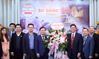 Chủ tịch T.Ư Hội LHTN Việt Nam chúc mừng mùa Giáng sinh