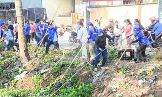 Tuổi trẻ TPHCM khởi động Tháng Thanh niên 2019 bằng những hoạt động bảo vệ môi trường Ảnh: NGÔ TÙNG