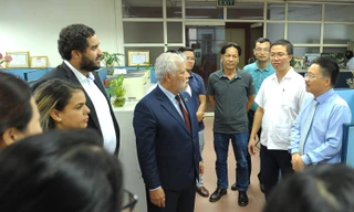 Đoàn đại biểu thanh niên Venezuela thăm báo Tiền Phong