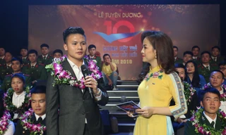 Cầu thủ Quang Hải giao lưu tại chương trình. Ảnh: Như Ý