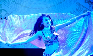 Nữ sinh thanh lịch ĐHQG diễn võ, múa bụng