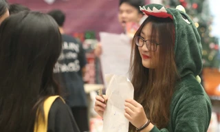 Học sinh Hà thành thi học kỳ bằng hội chợ và kiếm tiền triệu