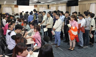 Nhân viên Samsung Việt Nam xếp hàng đăng ký hiến máu Chủ nhật Đỏ