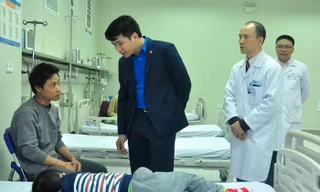 Bí thư T.Ư Đoàn Nguyễn Ngọc Lương thăm bệnh nhi