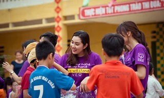 Cùng em đến trường tặng áo mới cho trẻ vùng cao