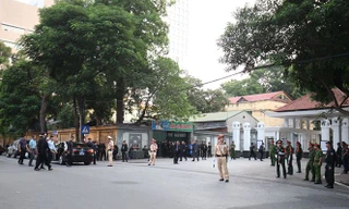 Nhiều người dân chờ vào viếng Chủ tịch nước Trần Đại Quang