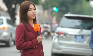 Phóng viên quốc tế 'trực chiến' trước khách sạn Melia, Metropole