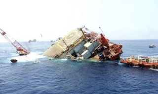 Chìm giàn khoan, 713 nhân viên thoát nạn