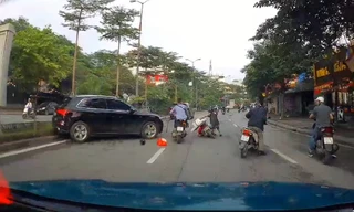 Xuất hiện xe điên Audi gây tai nạn liên hoàn tại Hà Nội