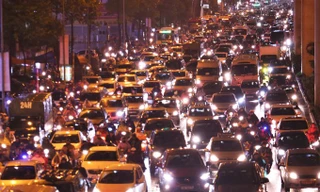 Đường Hà Nội 'tắc cứng' buổi chiều tối ngày 28/12