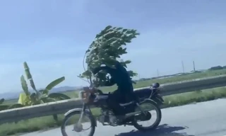 Cách chống nắng mới cho xe máy khi đi trên đường