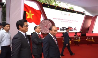 Thủ tướng Nguyễn Xuân Phúc đến dự lễ ra mắt xe VinFast