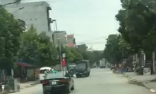 Ôtô 'đánh võng' trên đường phố.