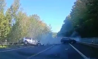 Đua xe trên đường đèo gây tai nạn cho xe ngược chiều