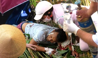 Giải cứu người đàn ông bị kẹt trong vụ tai nạn xe ở Mũi Né