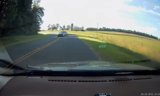 'Thót tim' với pha vào cua ở tốc độ cao của Nissan GT-R.