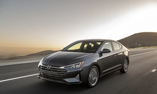 Hyundai Elantra 2019 sắp ra mắt tại Mỹ.