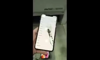 iPhone Xs Max đầu tiên thế giới bị vỡ màn hình.