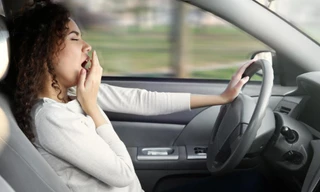 Ngủ gật khi lái xe cực kỳ nguy hiểm cho chính bản thân và những người xung quanh. Ảnh: CNN