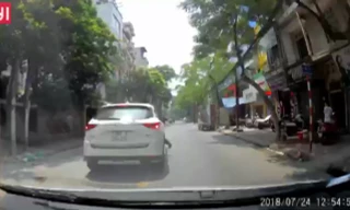 Không cho ôtô phía sau vượt, Mazda CX-5 nhận cái kết 'đắng'