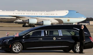 Linh cữu cố Tổng thống Bush 'cha' được đưa đón bởi Cadillac XTS.