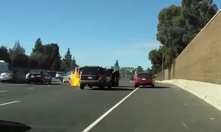 Sau va chạm, ôtô bốc cháy như phim hành động