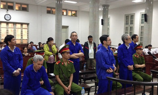 Các bị cáo tại tòa.