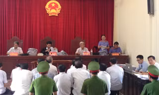 Đại diện VKS đưa ra mức án đề nghị với các bị cáo.