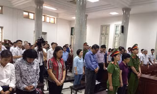 Các bị cáo tại tòa.