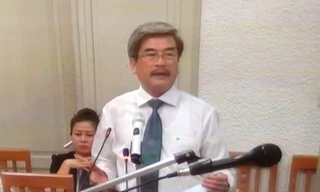 Luật sư Nguyễn Huy Thiệp nêu quan điểm bào chữa.