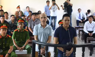 Thuận và Phương (từ trái qua) tại phiên tòa ngày 26/9.