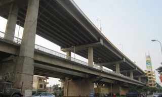 'Xe ôm – trà đá' hợp sức trấn lột người đi sai làn trên cầu Thăng Long