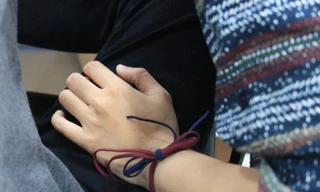 Bị chém đứt tai vì sàm sỡ 'vòng một' vợ người khác