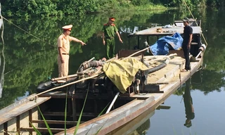 Xử lý tàu thuyền khai thác cát trái phép trên sông Hương