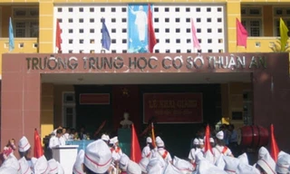 Thầy giáo Nguyễn Viết Giàu thôi làm hiệu trưởng Trường THCS Thuận An để xin về làm giáo viên.