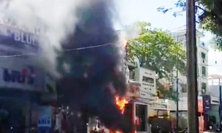 Đám cháy bùng phát trong điều kiện thời tiết khô hanh giữa khu dân cư đông đúc