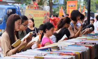 Tuy mới mở cửa, nhưng "phố sách" tại Huế đã thu hút, tạo sự quan tâm của đông đảo người dân, bạn đọc