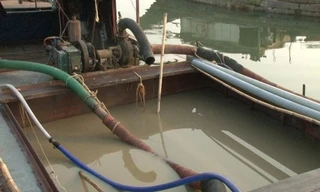 Tang vật dùng khai thác cát lòng sông Hương trên quy mô lớn bị Công an TP Huế thu giữ
