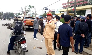 Ô tô lao vào đám đông, 6 người nhập viện cấp cứu