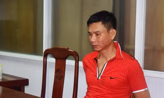 Nguyễn Văn Tiến là người nhiễm HIV, có lối sống "đốt tiền" hoang phí, rất xảo quyệt do có nhiều tiền án và nhiều kinh nghiệm trong vận chuyển ma túy; khi bị bắt Tiến luôn quanh co chối tội