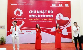 Bất chấp thời tiết bất lợi, Chủ Nhật Đỏ vẫn diễn ra tưng bừng tại Huế.