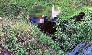 Hiện trường nơi phát hiện hai thanh niên tử nạn dưới chân cầu Thiềm. Ảnh: Phạm Tây