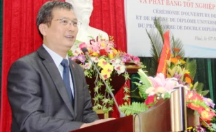 Phó Giám đốc Đại học Huế Trương Quý Tùng cho biết, ông nắm được thông tin nghi vấn gian lận sửa điểm thi qua đọc báo, chứ ĐHSP Huế không hề báo cáo lên từ trước đó