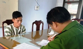Công an huyện Phú Lộc lấy lời khai đối với nghi phạm trộm cắp Nguyễn Đức Cường